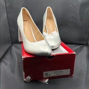 Journey Seraphina new size 8 silver block heeled